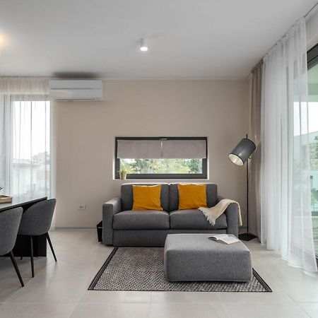The Q Bliss - Your New 4-Star Hideaway With A Garage Ровинь Экстерьер фото