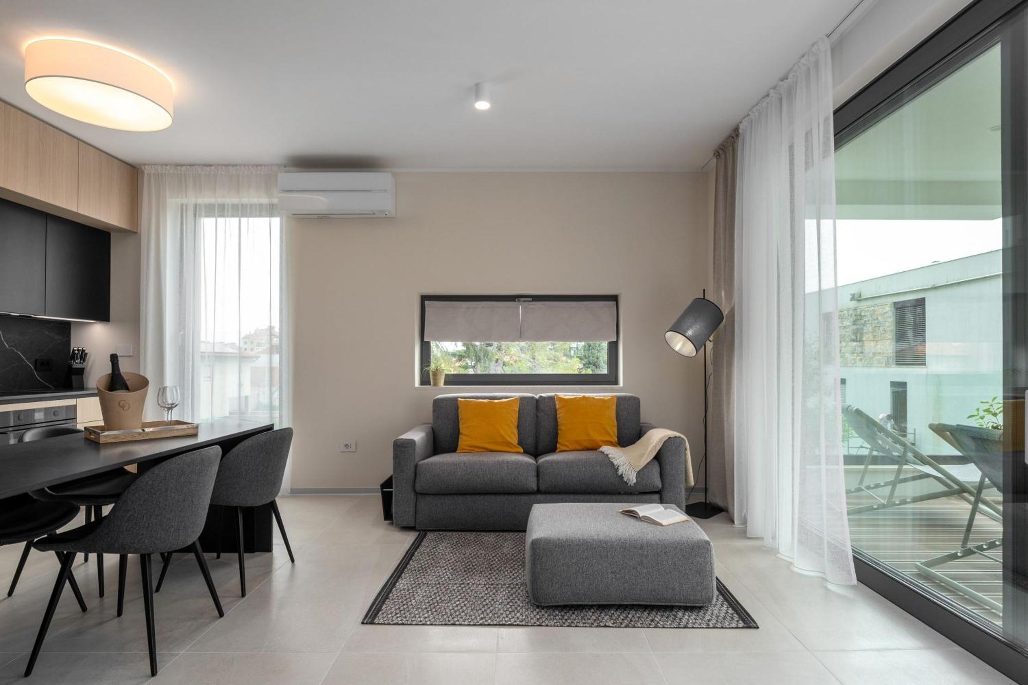 The Q Bliss - Your New 4-Star Hideaway With A Garage Ровинь Экстерьер фото