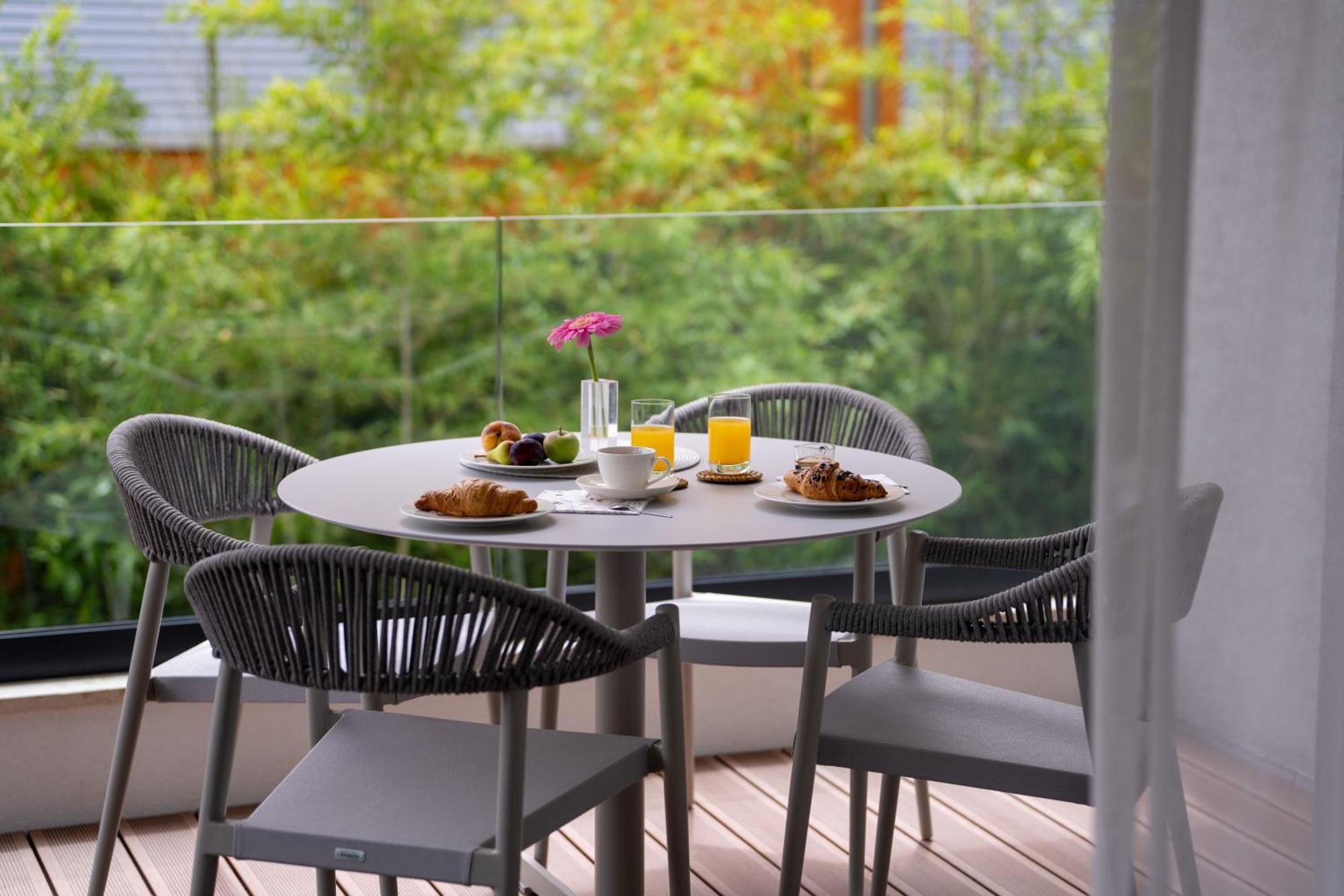 The Q Bliss - Your New 4-Star Hideaway With A Garage Ровинь Экстерьер фото