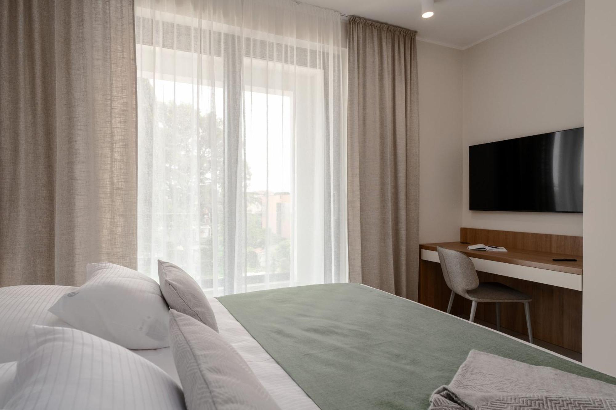 The Q Bliss - Your New 4-Star Hideaway With A Garage Ровинь Экстерьер фото