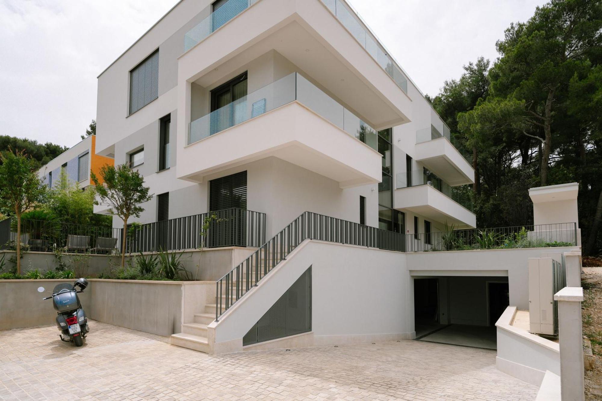 The Q Bliss - Your New 4-Star Hideaway With A Garage Ровинь Экстерьер фото